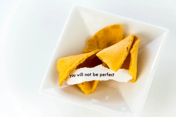 Otworzyć fortune cookie - można będzie nie być doskonały — Zdjęcie stockowe
