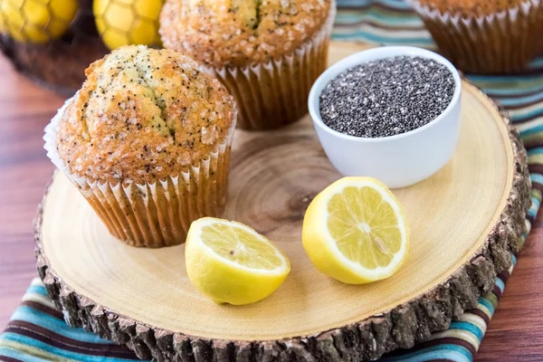 taze pişmiş limon haşhaş muffins