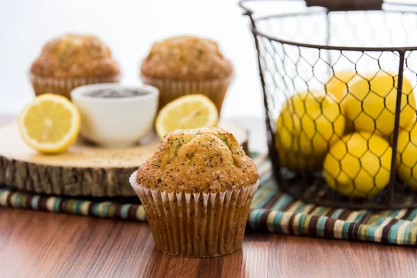 taze pişmiş limon haşhaş muffins