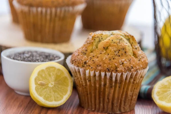 taze pişmiş limon haşhaş muffins