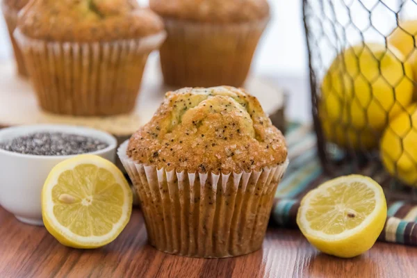 taze pişmiş limon haşhaş muffins