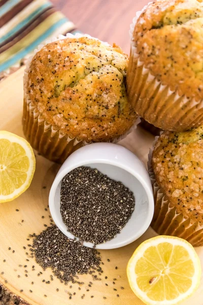 taze pişmiş limon haşhaş muffins