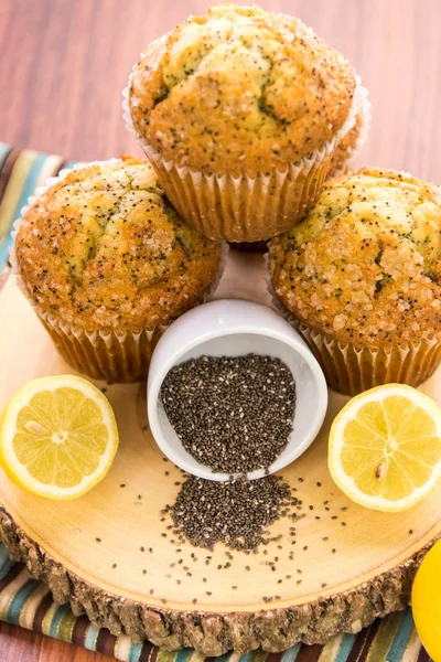taze pişmiş limon haşhaş muffins