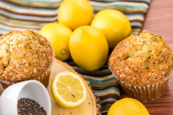 taze pişmiş limon haşhaş muffins