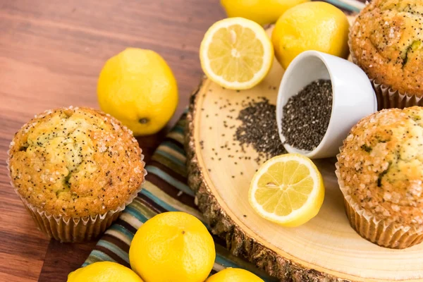 taze pişmiş limon haşhaş muffins