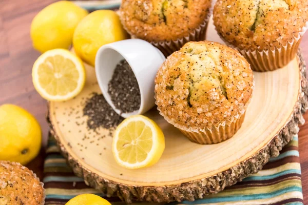 taze pişmiş limon haşhaş muffins