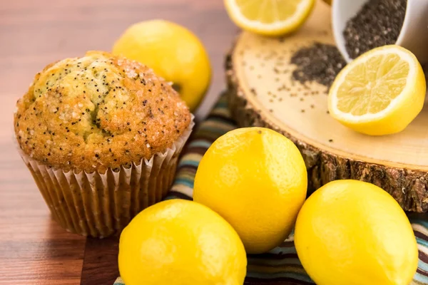 taze pişmiş limon haşhaş muffins