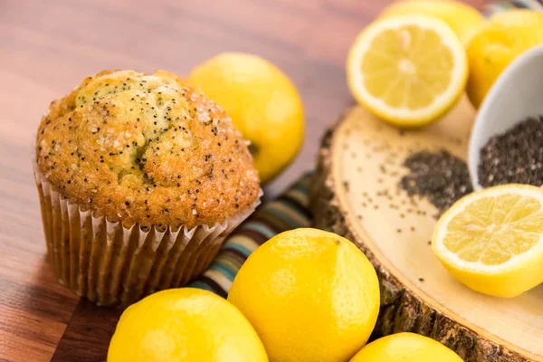 taze pişmiş limon haşhaş muffins