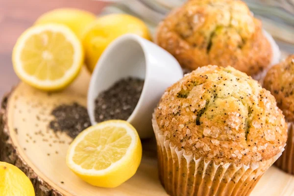 taze pişmiş limon haşhaş muffins