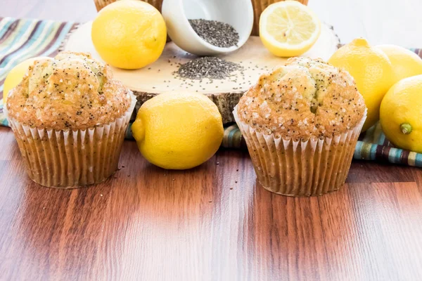 taze pişmiş limon haşhaş muffins