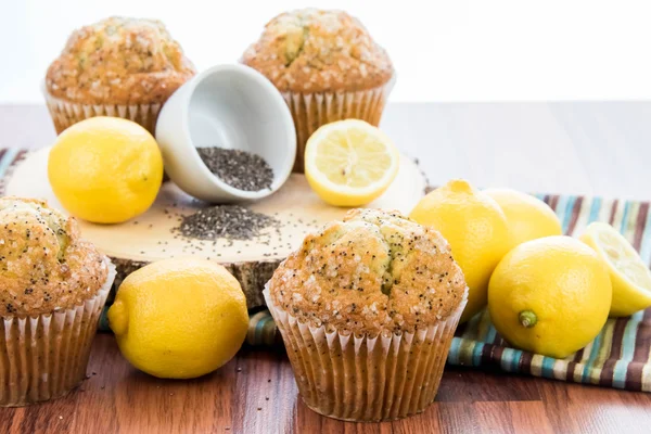 taze pişmiş limon haşhaş muffins