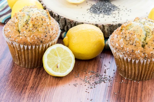 Νωπά ψημένα λεμόνι muffins poppyseed — Φωτογραφία Αρχείου