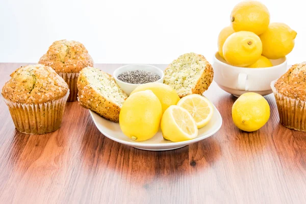 taze pişmiş limon haşhaş muffins