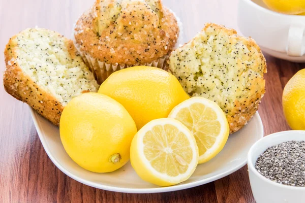 Νωπά ψημένα λεμόνι muffins poppyseed — Φωτογραφία Αρχείου