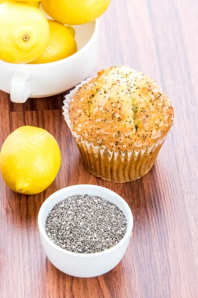 Νωπά ψημένα λεμόνι muffins poppyseed — Φωτογραφία Αρχείου