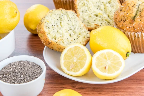 taze pişmiş limon haşhaş muffins