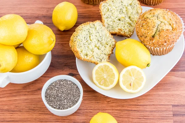 taze pişmiş limon haşhaş muffins
