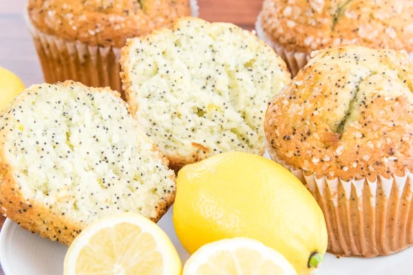 taze pişmiş limon haşhaş muffins