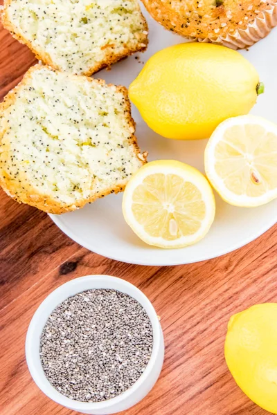 Νωπά ψημένα λεμόνι muffins poppyseed — Φωτογραφία Αρχείου