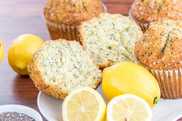 taze pişmiş limon haşhaş muffins