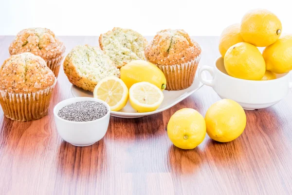 taze pişmiş limon haşhaş muffins