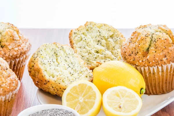 Νωπά ψημένα λεμόνι muffins poppyseed — Φωτογραφία Αρχείου