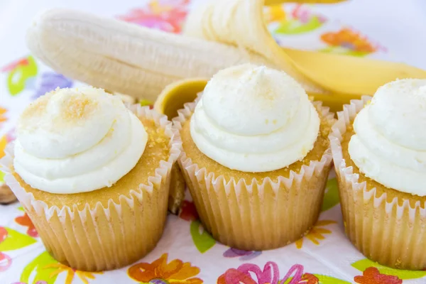 Yellow banana vs yellow cupcake — Stock Photo, Image