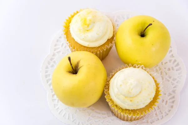 Gele apple vs gele cupcake — Stockfoto