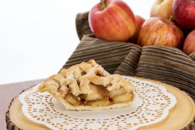 taze pişmiş dilimlenmiş elma pasta