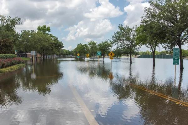 Maj 30, 2015 - Addicks Reservoir Park, Houston, Tx: Stående flo — Stockfoto