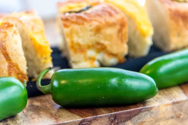 Pão fresco assado de pão cheddar jalapeno — Fotografia de Stock