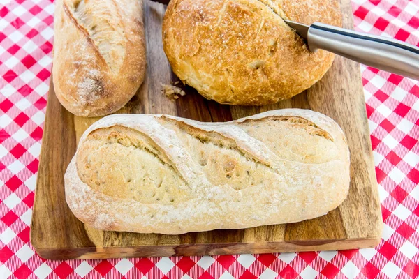 Assortiment van vers gebakken brood — Stockfoto