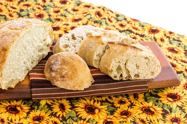 Assortiment van vers gebakken brood — Stockfoto