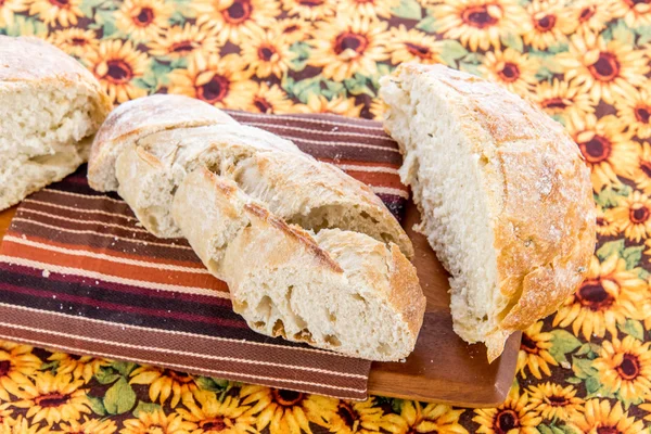 Assortiment van vers gebakken brood — Stockfoto