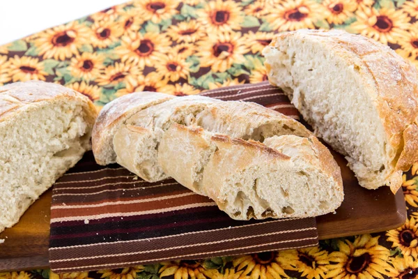 Assortiment van vers gebakken brood — Stockfoto