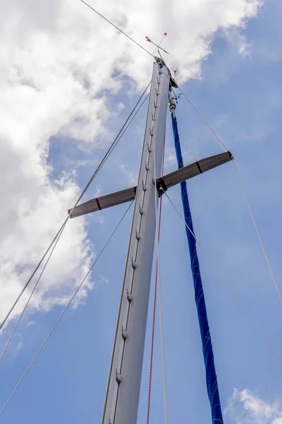 Yate de vela en mar abierto — Foto de Stock