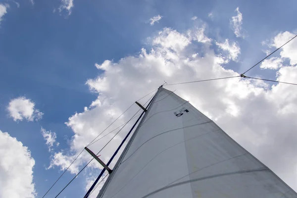 Yate de vela en mar abierto —  Fotos de Stock