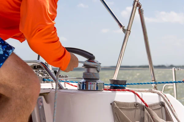 Zeiljacht in de open oceaan Stockfoto