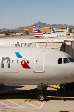 PHX Havaalanı. American Airlines uçak rampa üzerinde