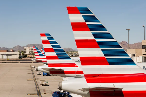 Phx Flughafen. Flugzeuge amerikanischer Fluggesellschaften auf der Rampe — Stockfoto