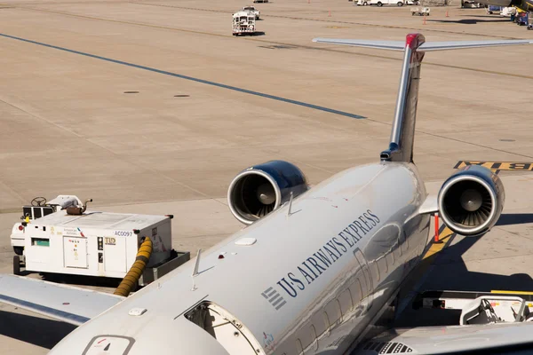 PHX Havaalanı. American Airlines uçak rampa üzerinde — Stok fotoğraf