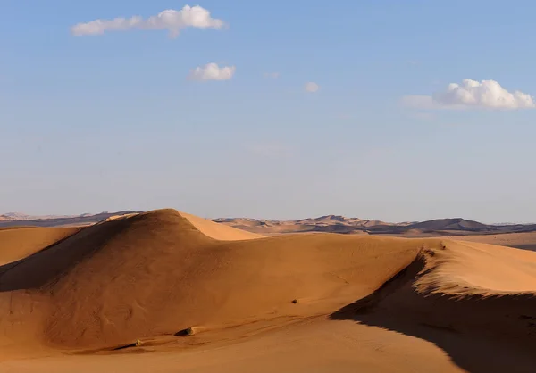 Sol Batendo Vermelho Nas Dunas Deserto Namib Afiado Contra Céu — Fotografia de Stock