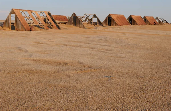 Ruínas Diluídas Antigas Casas Frame Assentamento Mineiro Abandonado Deserto Namíbia — Fotografia de Stock