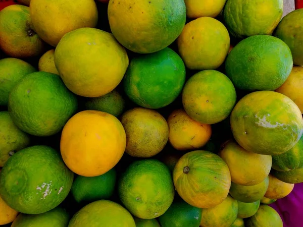 Tatlı limon, Citrus limonu, sıklıkla mousami, musami, tatlı limon ve tatlı limon olarak bilinir, alternatif olarak Citrus limon, limon 'Limetta' cinsinin bir türüdür..