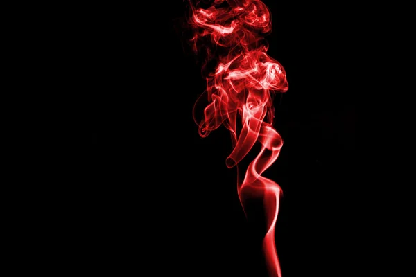 Fumaça vermelha no fundo preto — Fotografia de Stock