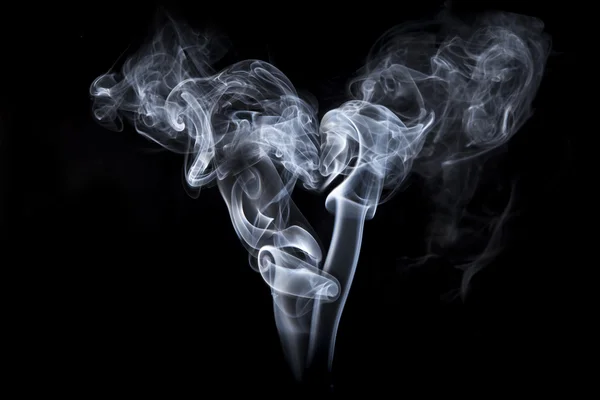 Abstrakter Rauch isoliert auf schwarz — Stockfoto