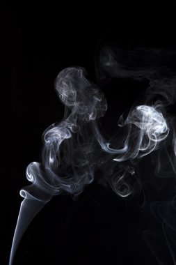 Siyah arka plan üzerinde duman izole