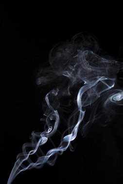 Siyah arka plan üzerinde duman izole