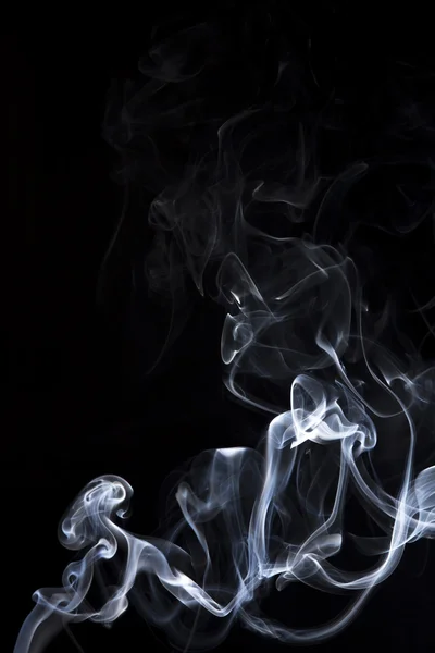 黒い背景に煙の分離 — ストック写真