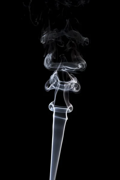 Grauer Rauch auf schwarzem Hintergrund. — Stockfoto